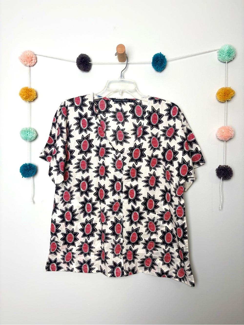 Gudrun Sjoden Black and Res Sun Pattern Vneck Button Up Blouse